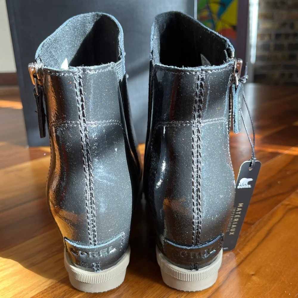 Sorel Joan of Artic Wedge II Zip youth boot, size 4 (big kid), NEW